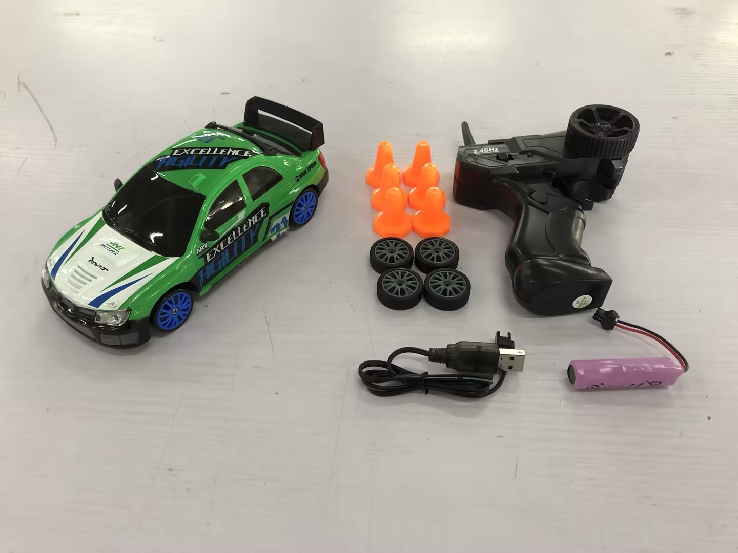 2.4G RC Drift Car 4WD - Modello AE86 GTR, Telecomando Racing Toy - Perfetto Chri - Foto 11 di 12