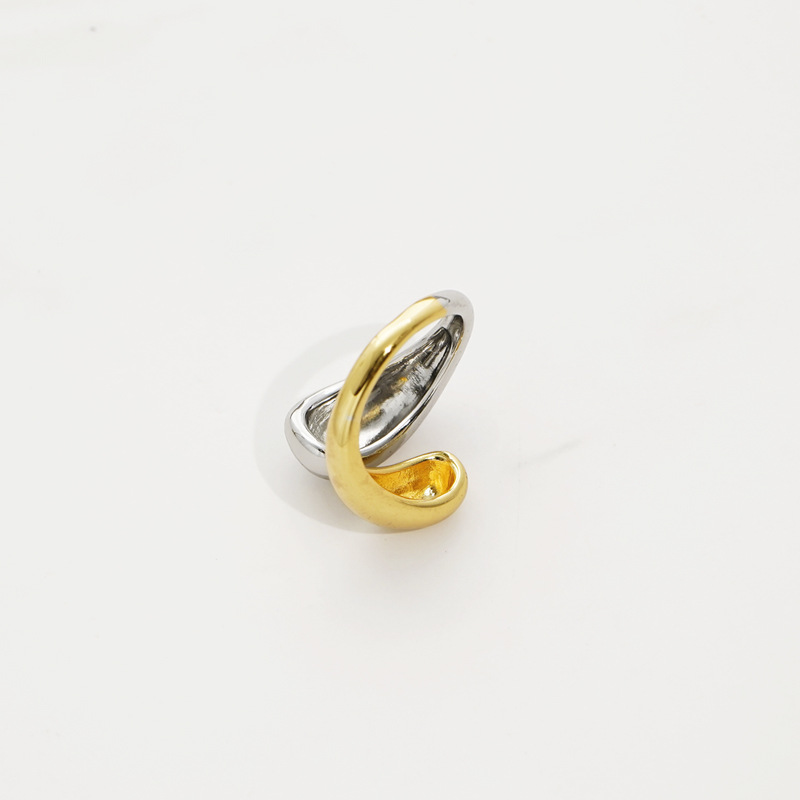 Cross-border Geometric Ring With The Same Paragraph