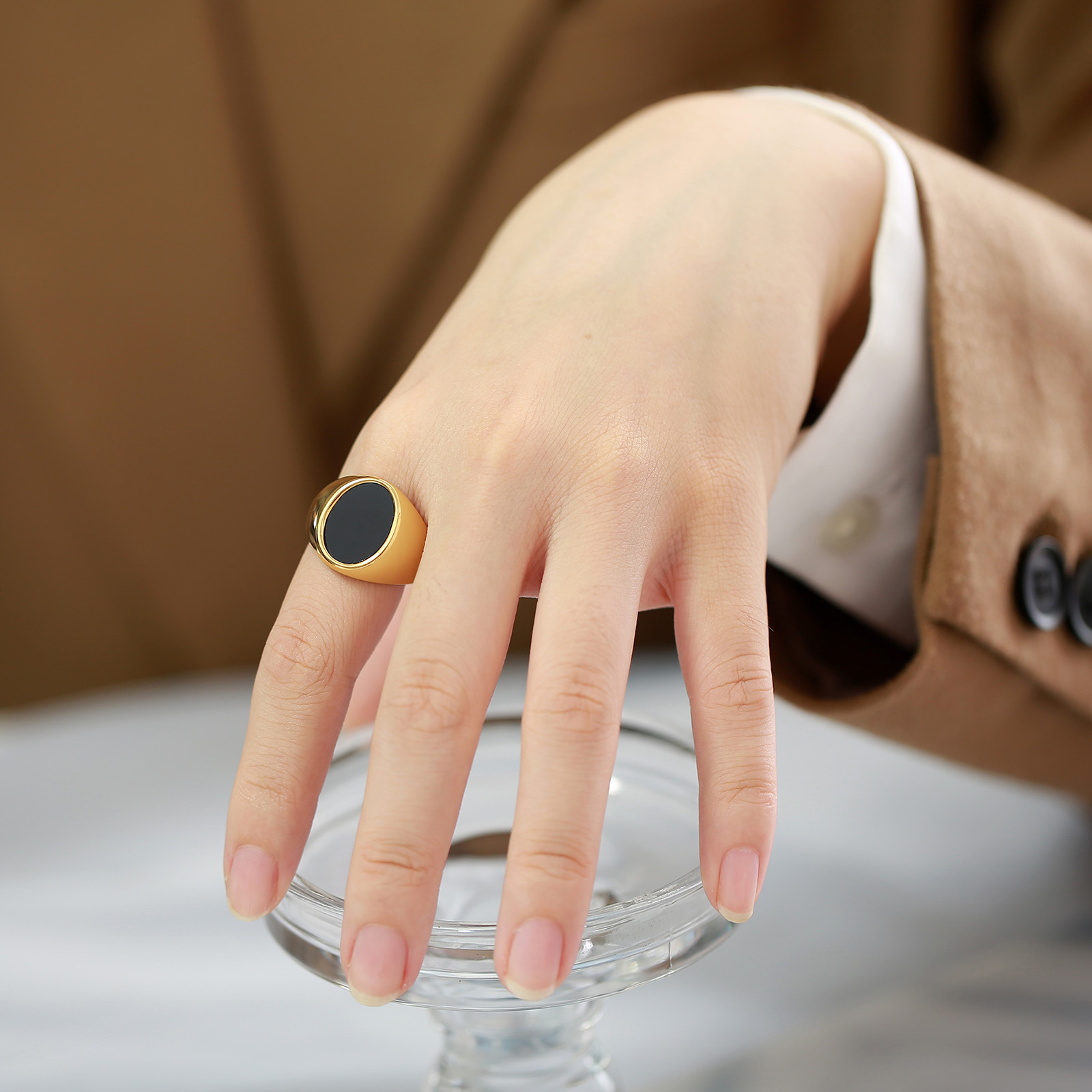 خاتم أسود بيضاوي من الفولاذ المقاوم للصدأ بتصميم نقاط الزيت للرجال