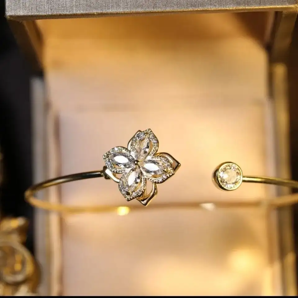 Hot Sell Four Leaf Clover Swivel Bracelet