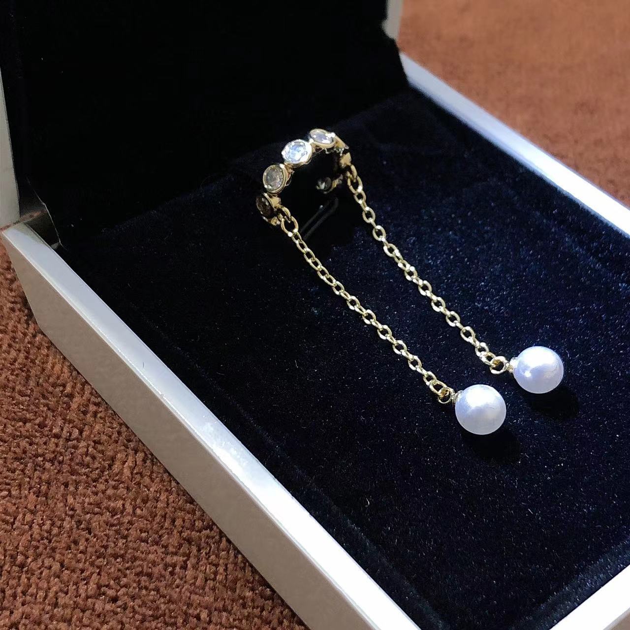 Simple Zircon Single Pearl Ear Wire