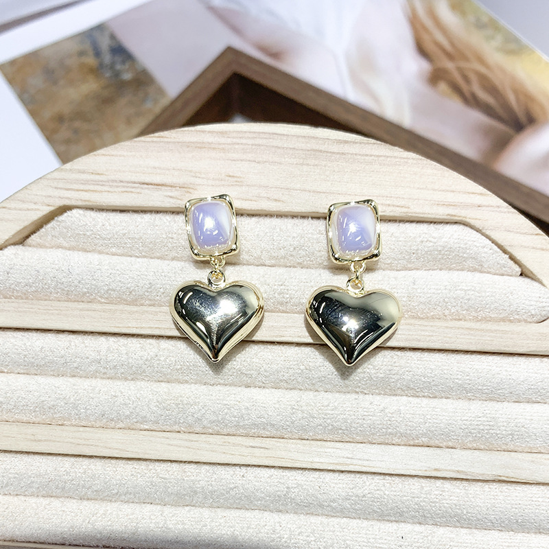 Small And Versatile High-end Heart Earrings
