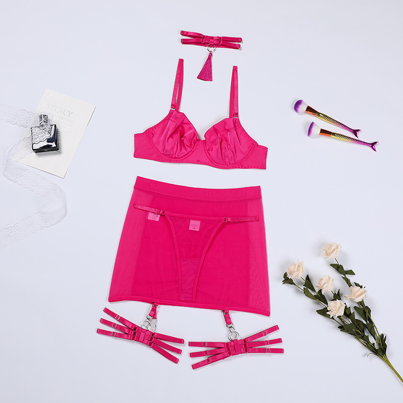 Title 8, Conjunto lingerie com saia de cetim, detalhe de...