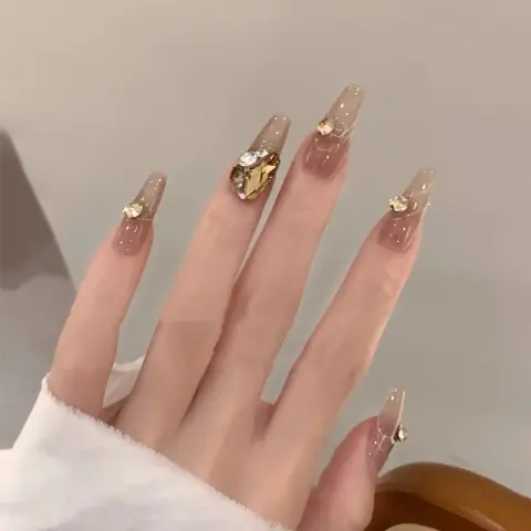 Fake Nails Should Be Champagne with Astringency