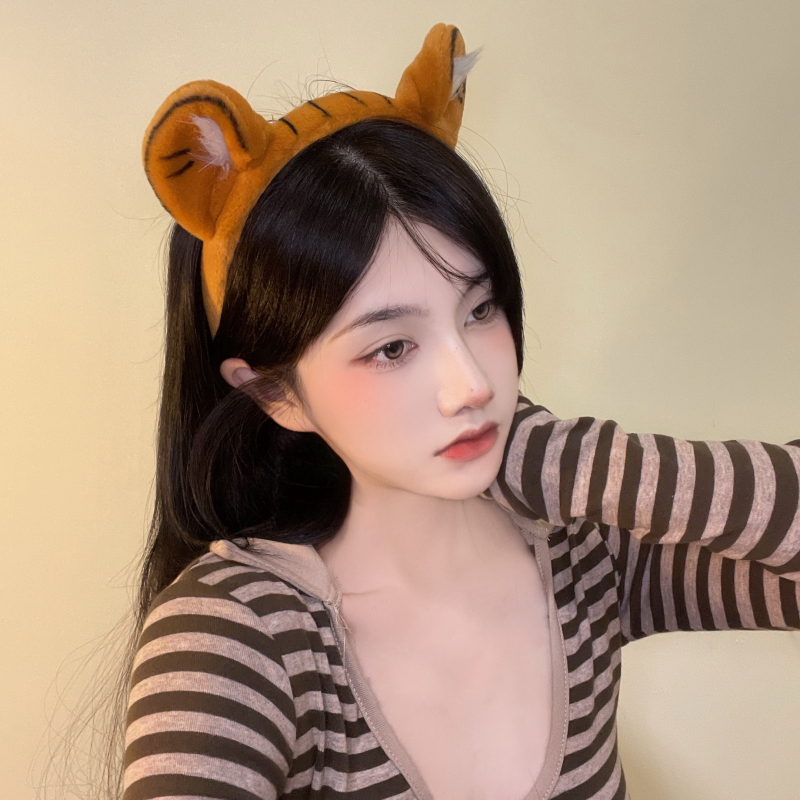 Plush Tiger Headband, picture 4 of 5