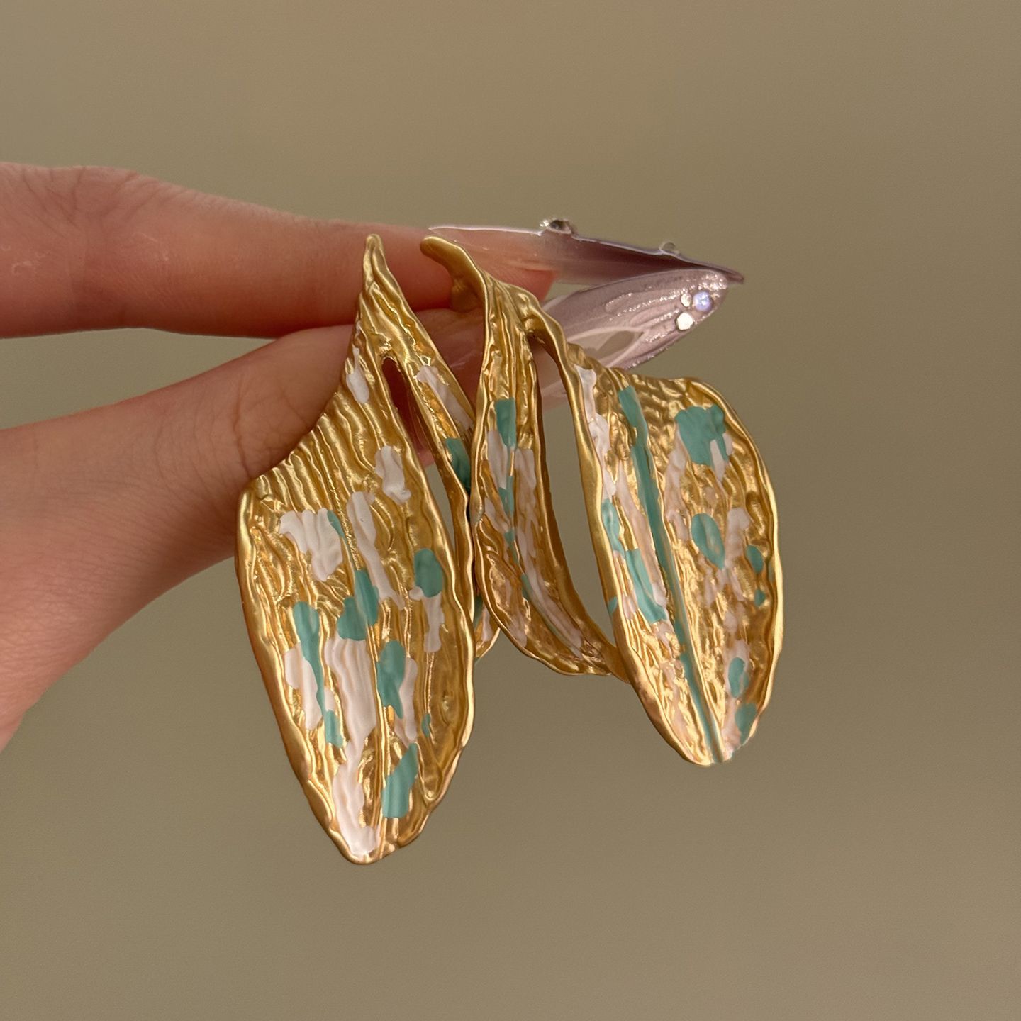 Shimmering Vintage Irregular Wrinkled Leaf Stud Earrings, Bold & Sophisticated Women's Jewelry