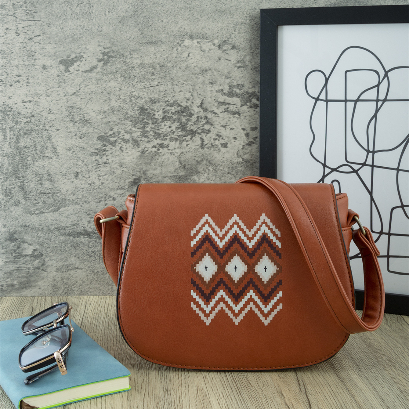 European And American Retro Saddle Messenger Bag