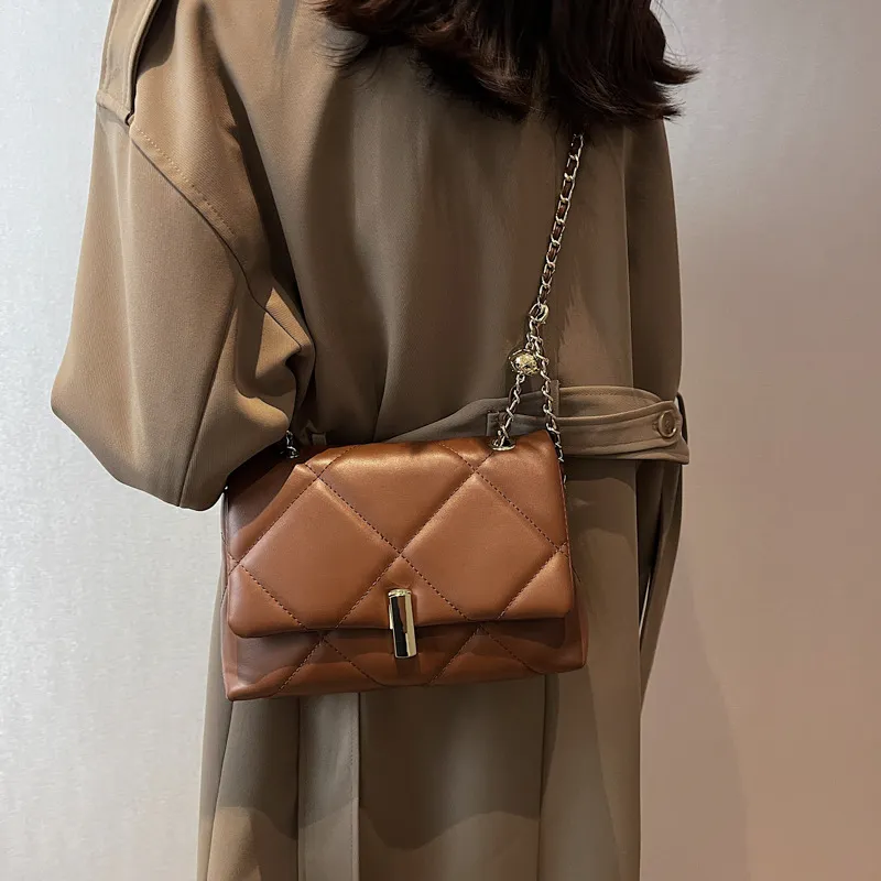 Women's Diamond Leisure Chain Messenger Bag - Coffee