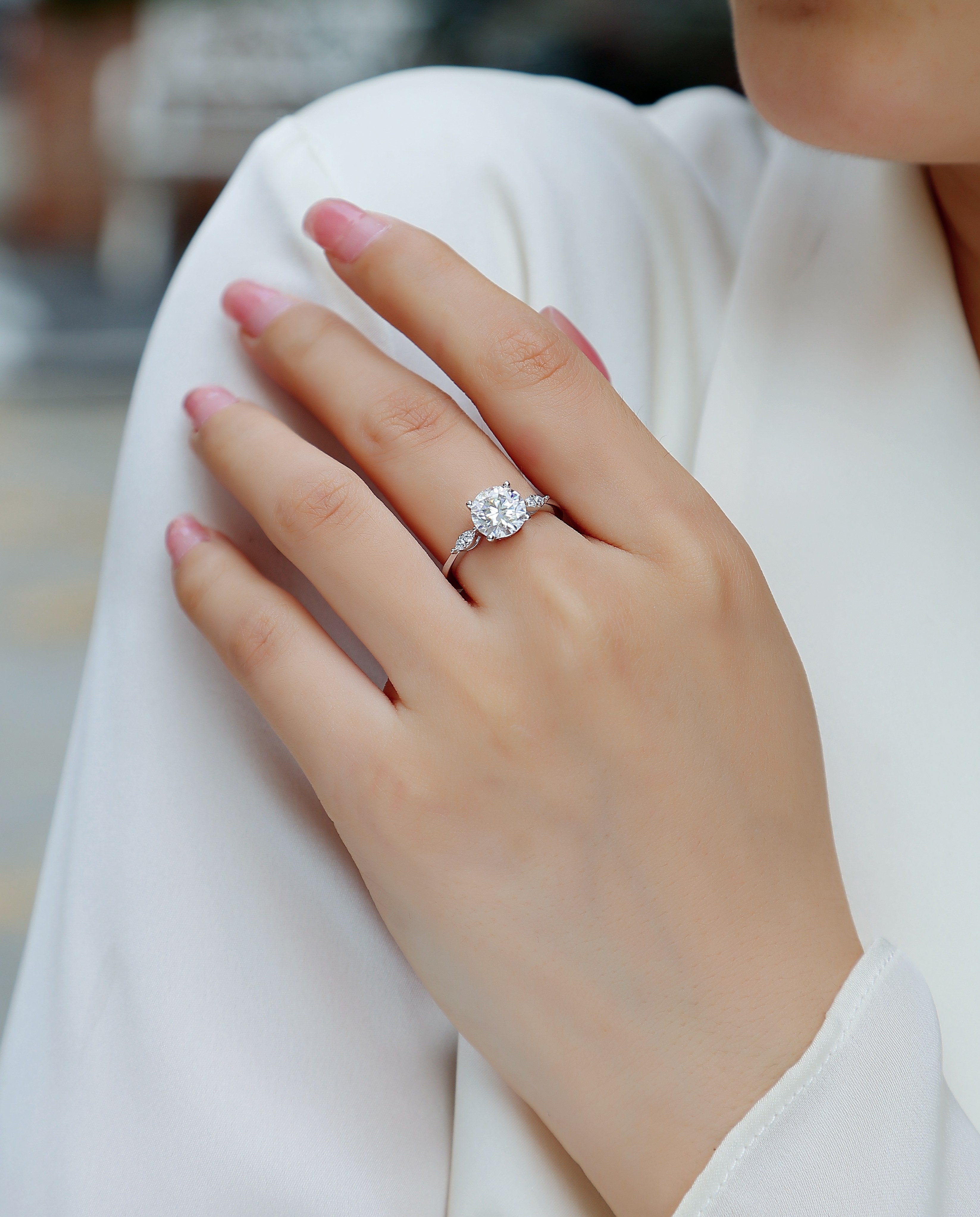 2 carat moissanite sterling silver ring with platinum plating and brilliant sparkle
