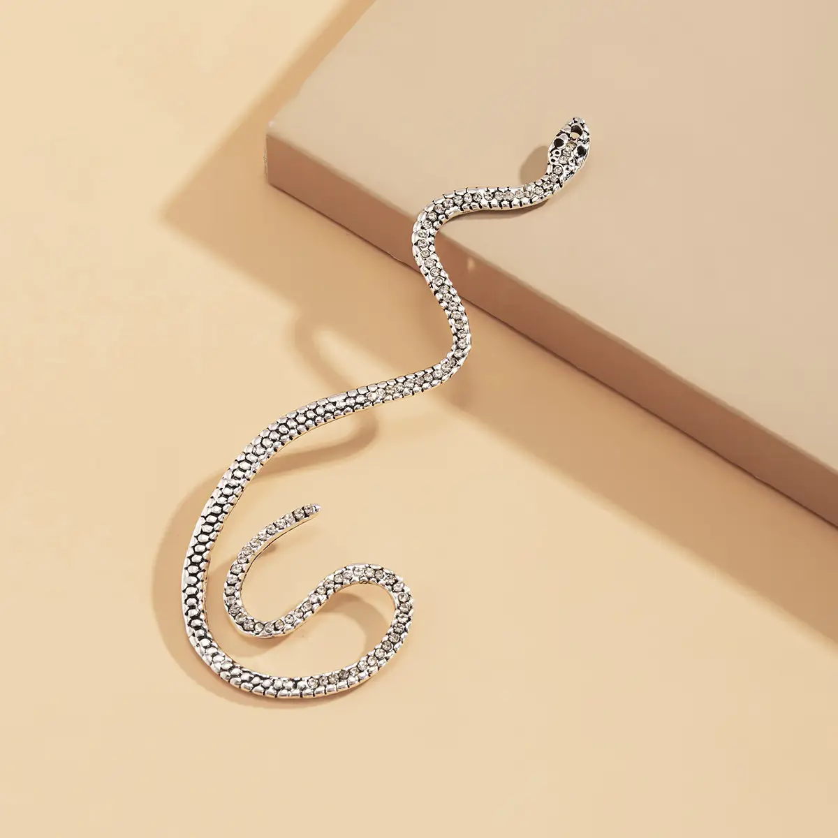 Exaggerated Micro-set Rhinestone Three-dimensional Snake Ear Cuff