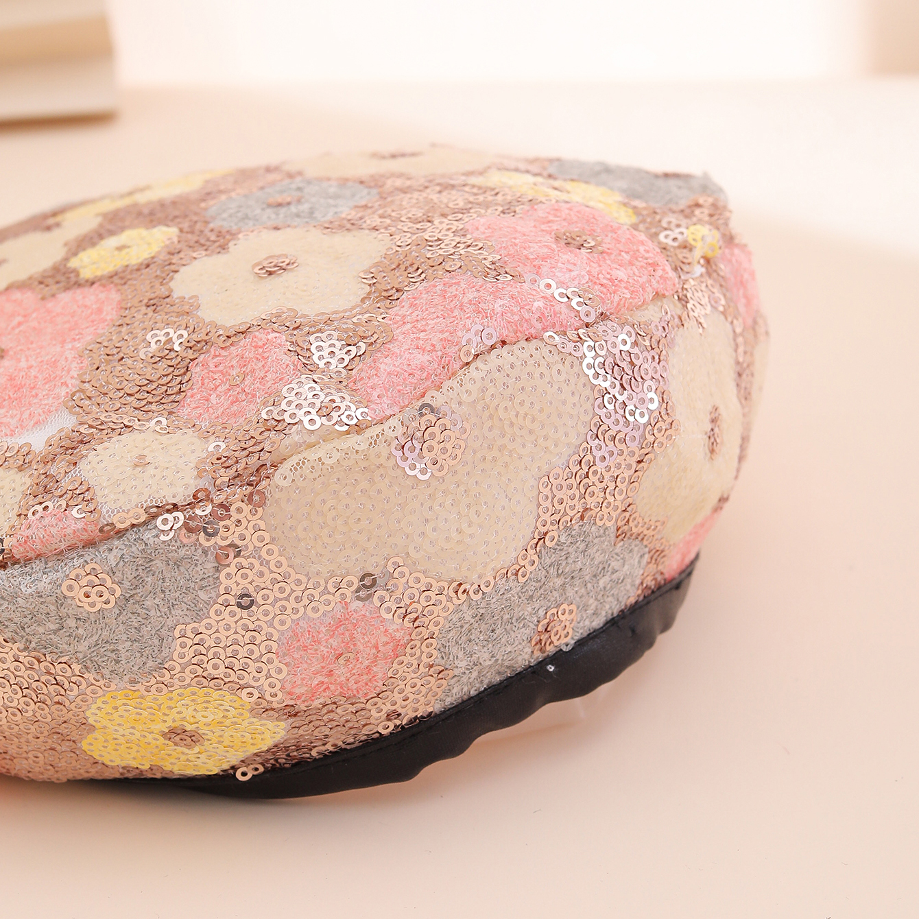 European And American Trendy Fashion Small Sequin Flower Beret, A Versatile Style That Suits All Occasions. A Painter's Hat, Perfect For Outdoor Photography. 27 a83446d6 4a77 4abf 9778 aee9988438a3