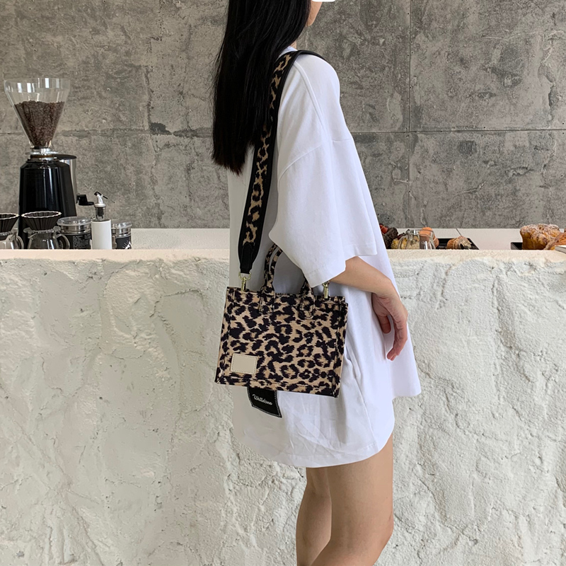 Title 5, Leopard Print Tote Bag Canvas Breite Schulterri...