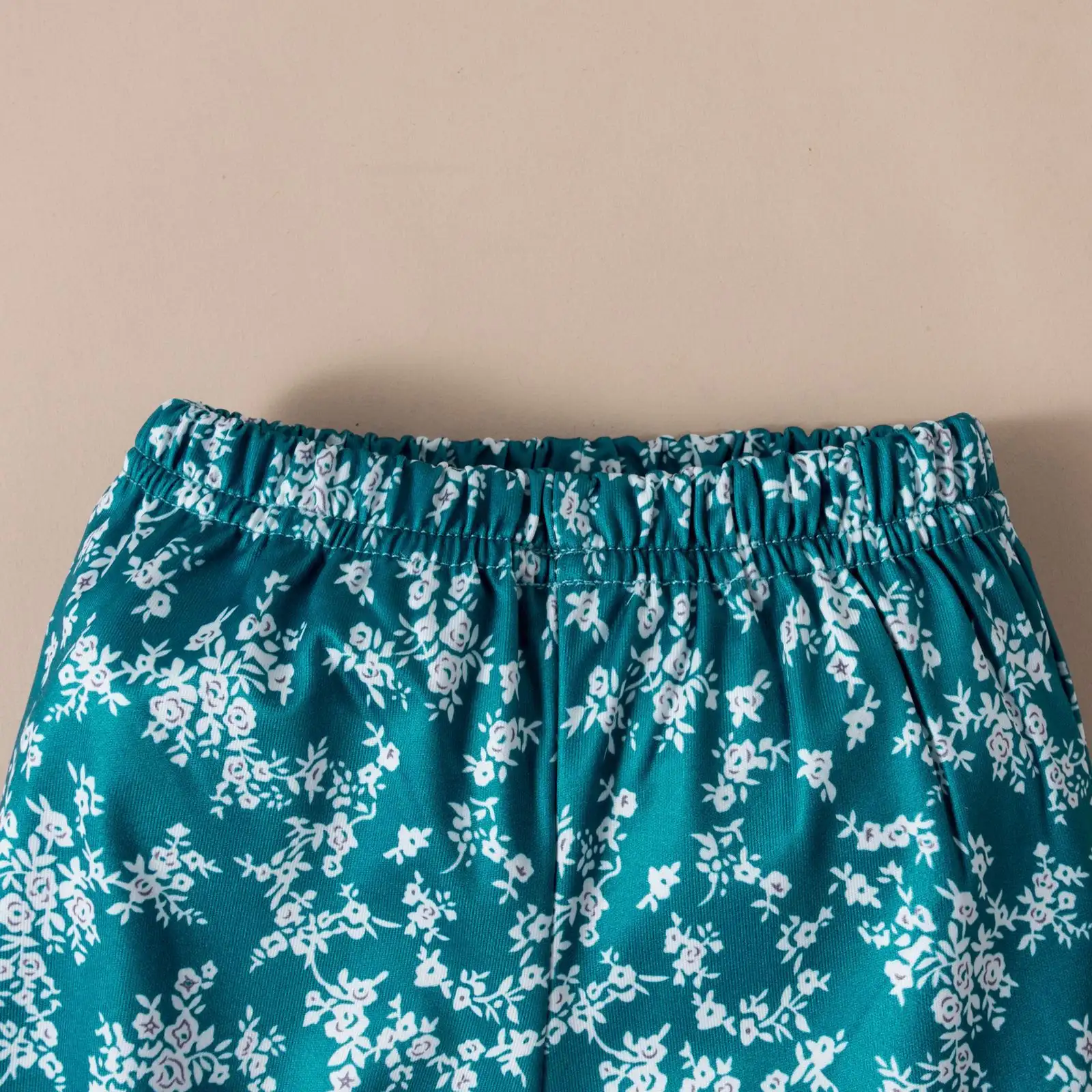 Girl's Lace Up Short Top And Printed Flare Pants Suit