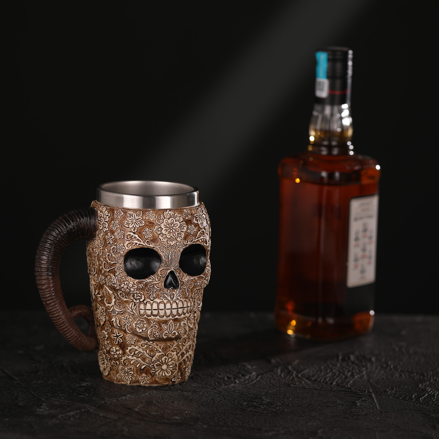 Product pattern skull claw mug home beer mug (khaki)