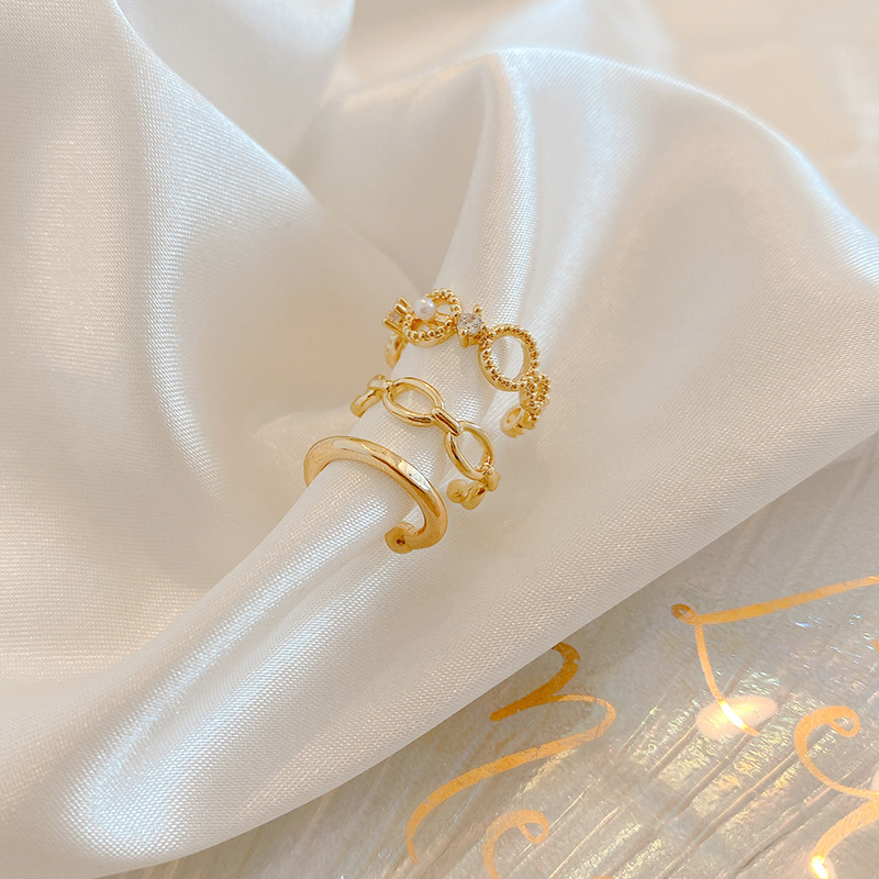 كليب أذن غير مثقوب بتصميم فرنسي عتيق وأنيق راقٍ