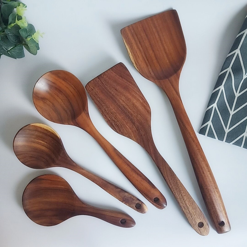 BEYONDARY Stylish & Functional: Modern Pan & Classic Wooden Spoon