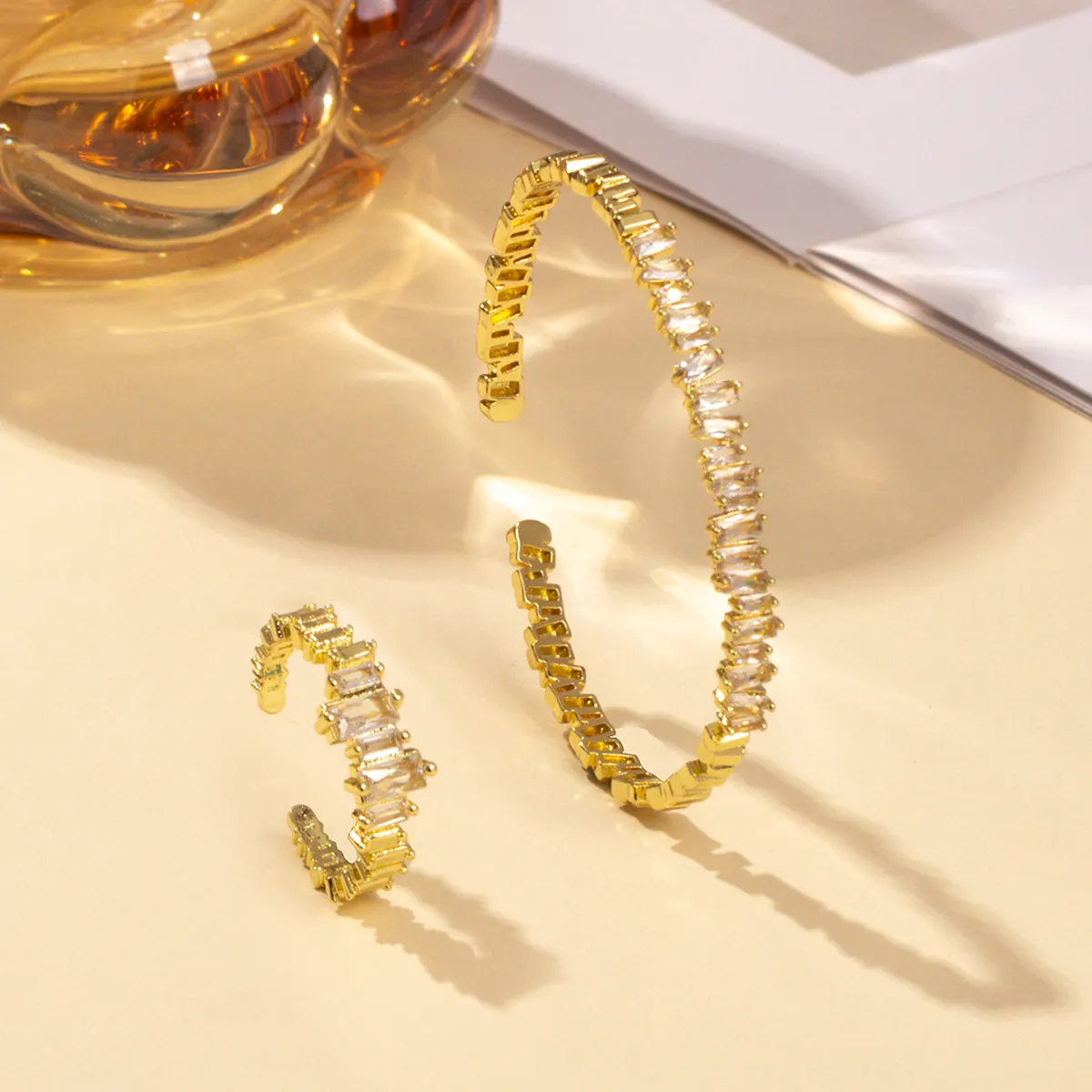 Fashionable Women's Cubic Zirconia Decorative Wristband, Irregularly