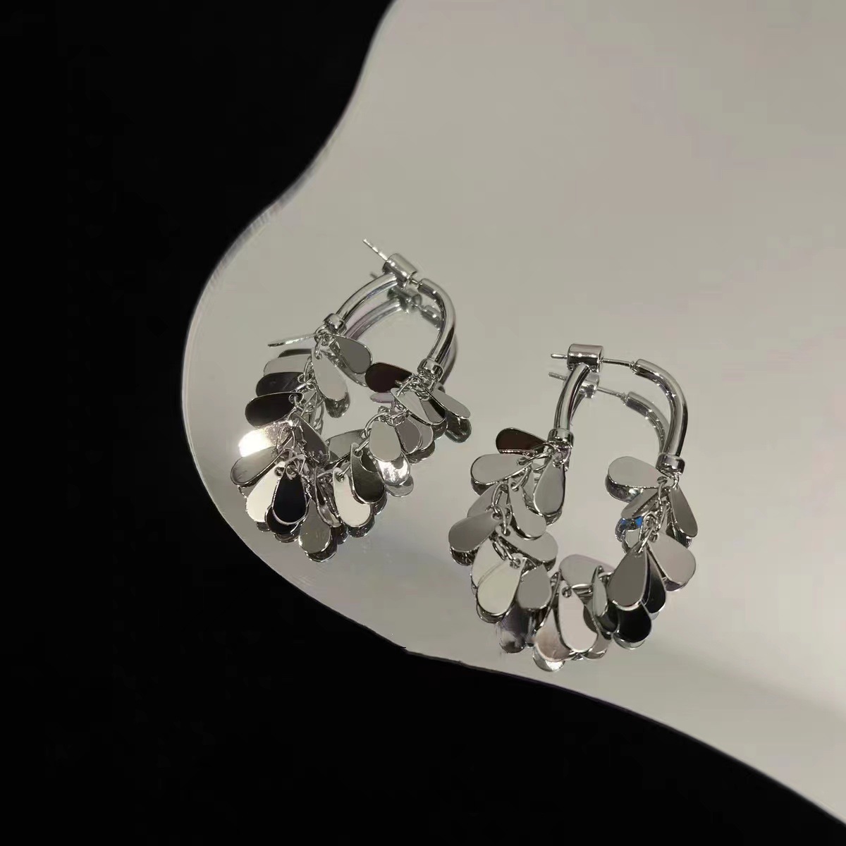 Women's Minority Design Temperament Light Luxury Ear Buckle