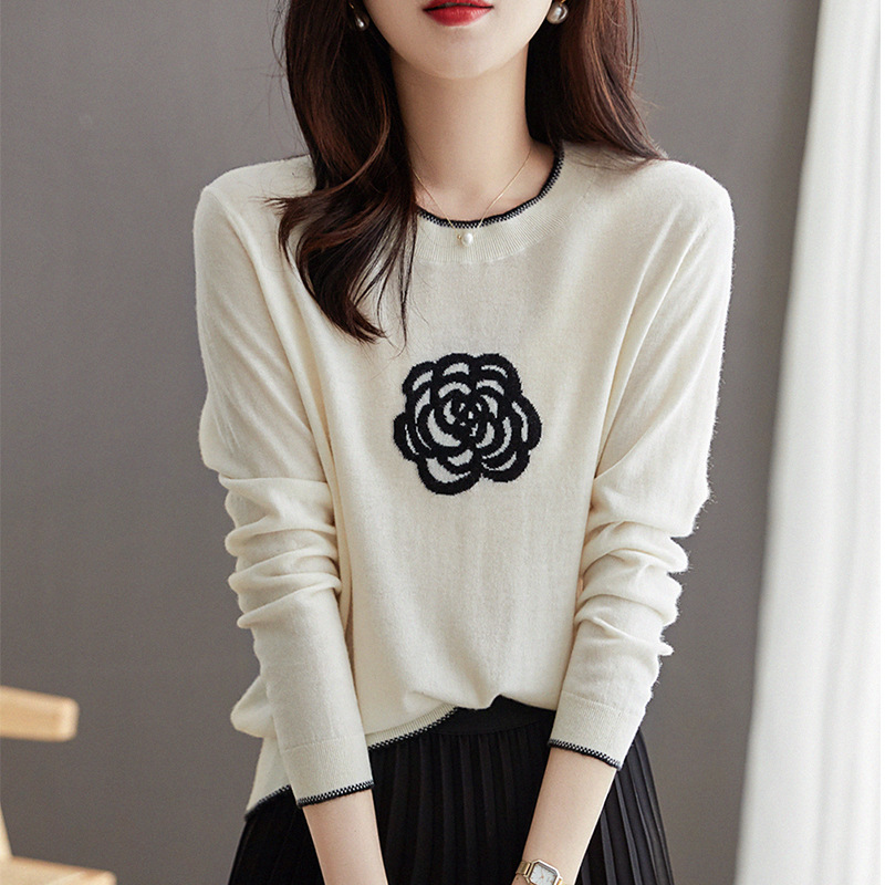 Fashionable Wool Knitted Bottom Blouse For Women