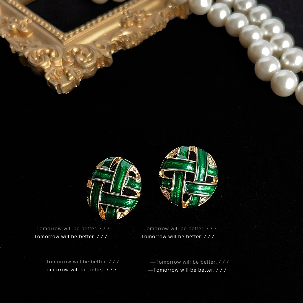 Retro Vintage Premium Earrings Women Elegant Niche Stud Earrings Fashion Fine Jewelry Gift
