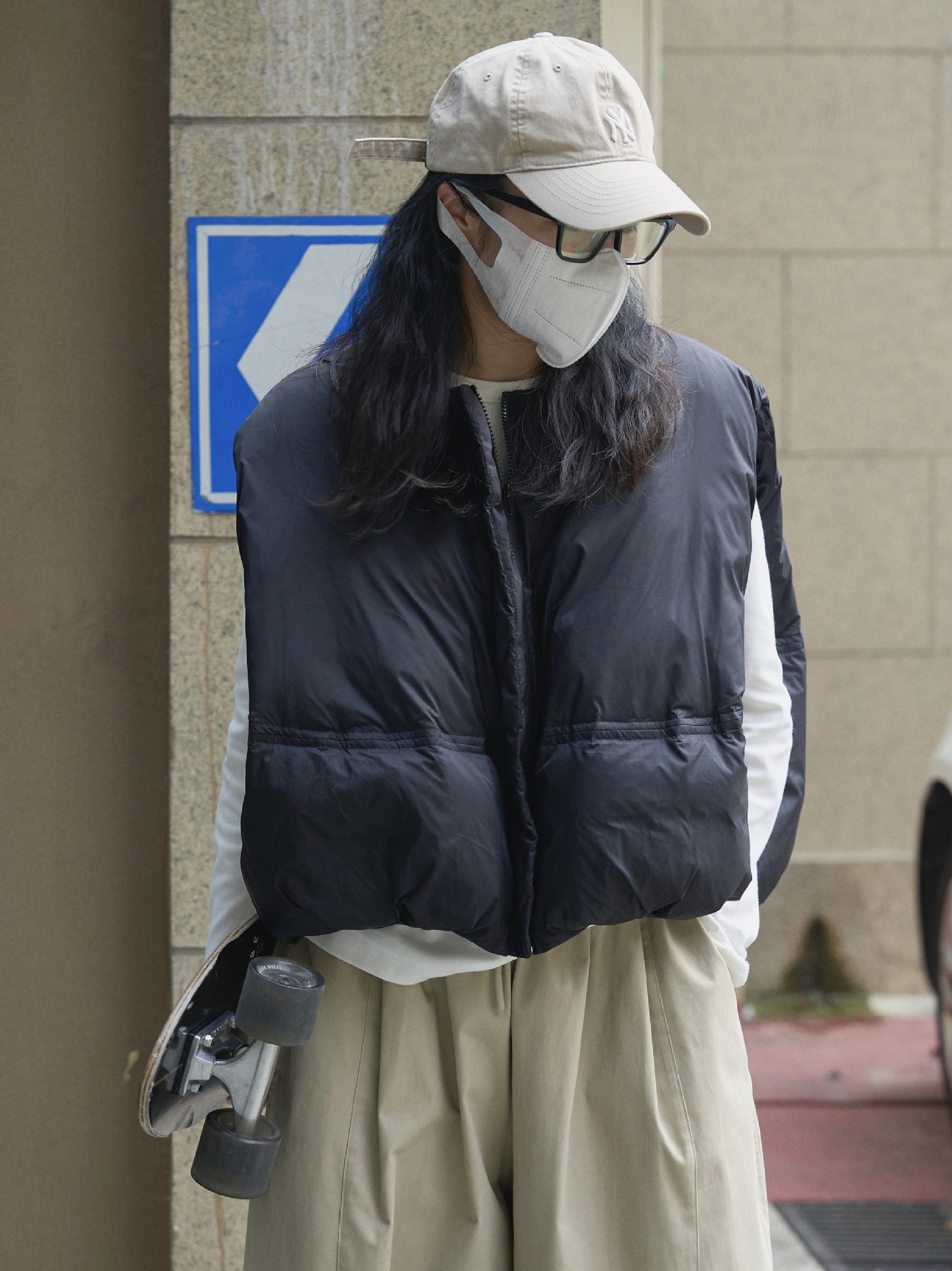 Sleeveless Top With Thin Silhouette And Puffy Warmth