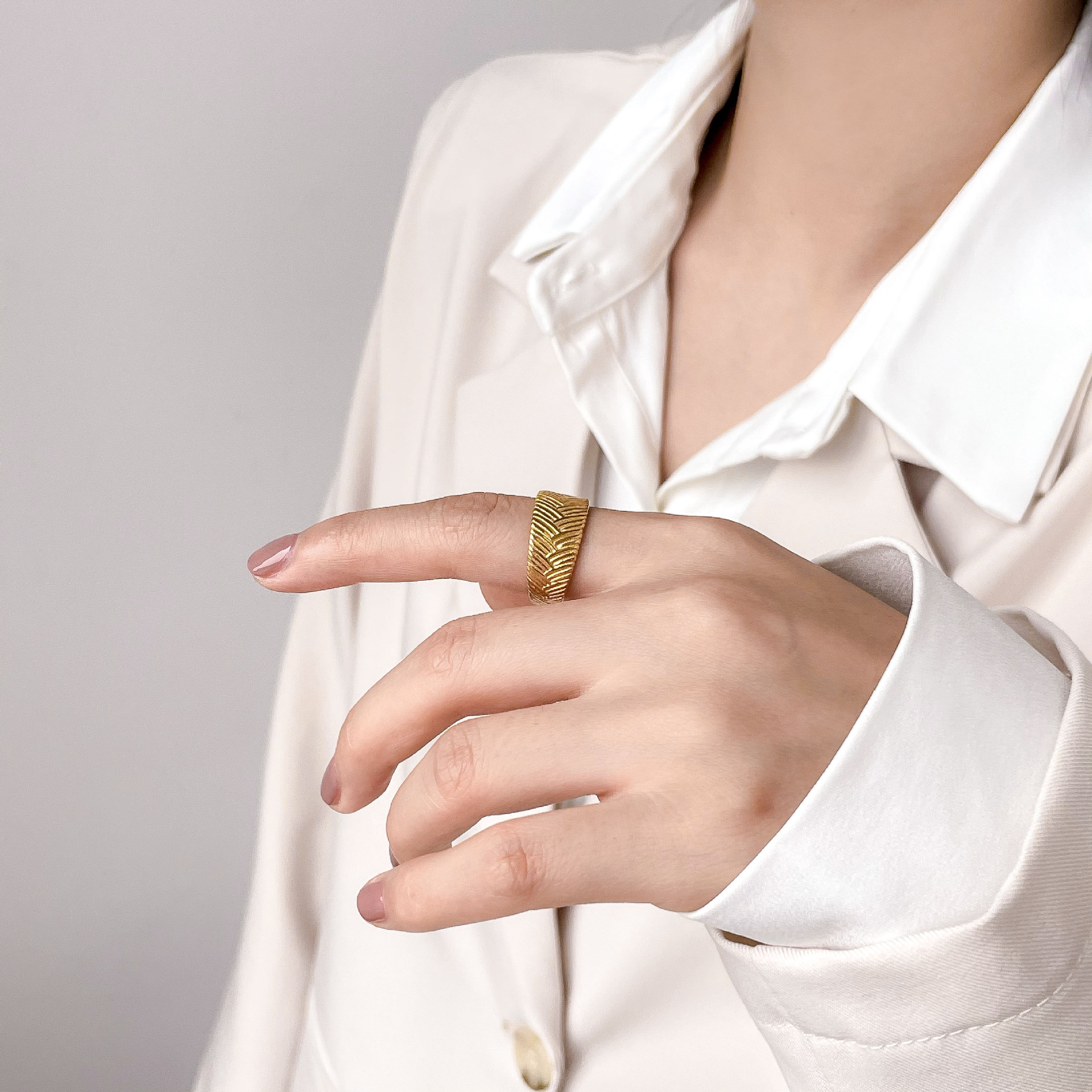 Title 8, Concave Woven Ring Is Light And Exquisite