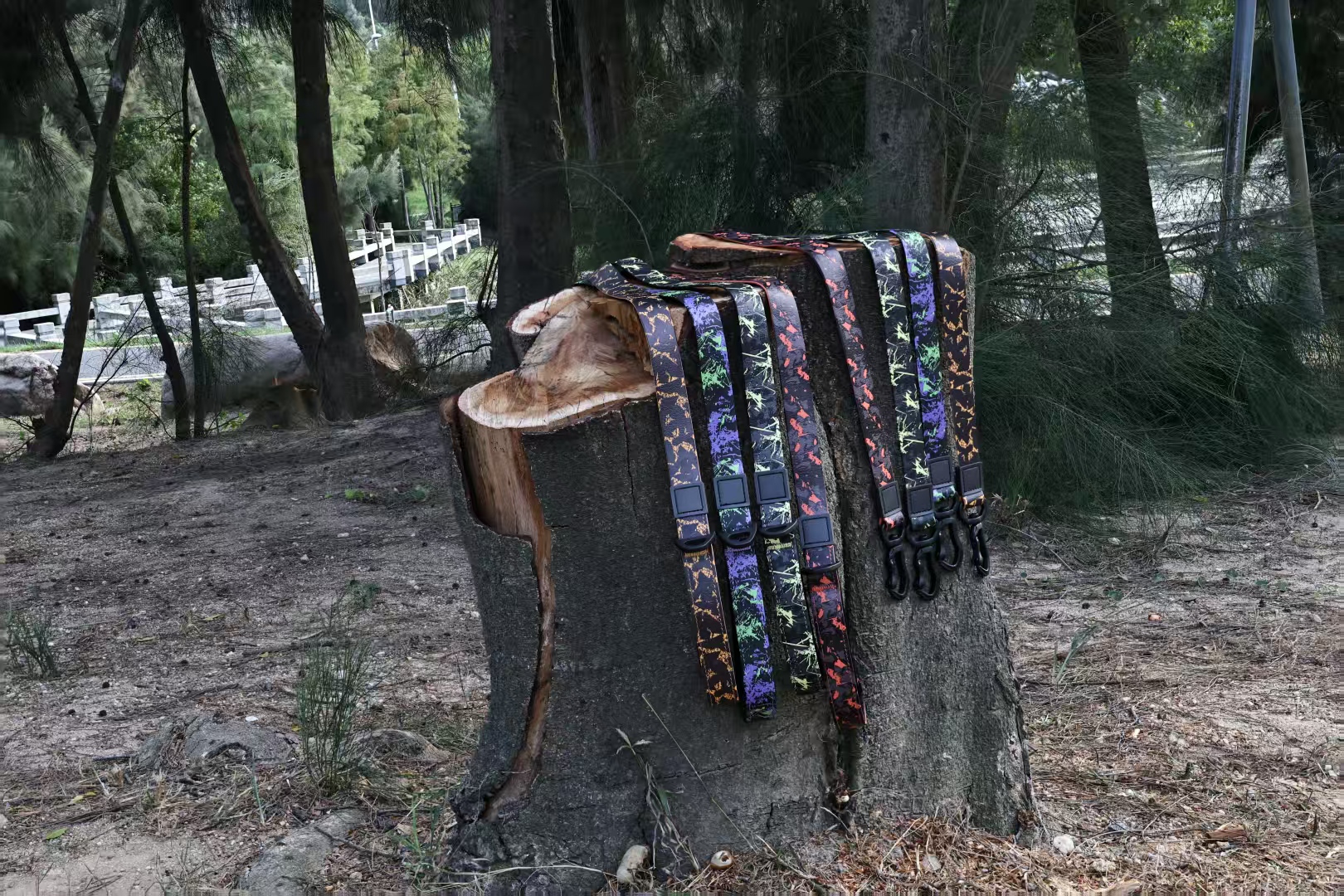 UV Printing Camouflage Embossed Pet Leash Set Is A Perfect Combination Of Style And Functionality Specially Designed For Pets' Outdoor Activities. Every Detail From Craftsmanship To Material 