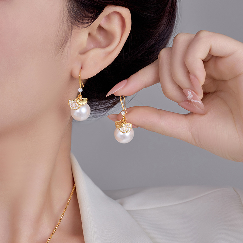 kuldse viimistlusega ginkgo biloba kõrvarõngad