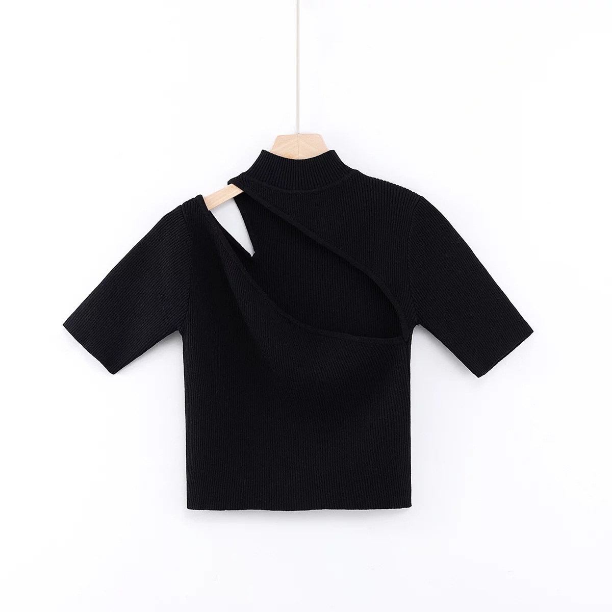 Short-sleeved Knit T-shirt With Front Side Opening