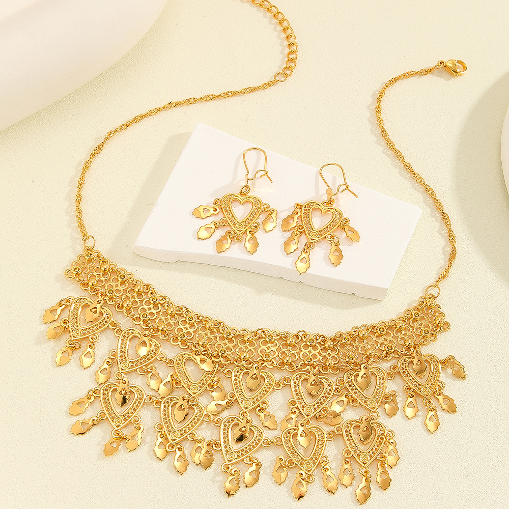 3pcs Fashionable Retro Luxury Heart-shaped Hollow Necklace Earrings Women's Set, Suitable For Party And Dance Gifts, Daily Wear — foto 3