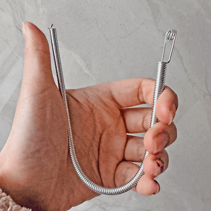 Flexible Spring Wire Threading Tool - Heavy Duty Elastic Cord & Drawstring Threader For Pants, Skirts, Hoodies & Shoe Laces 4