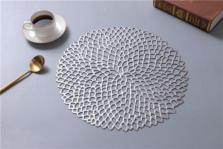 Title 4, Hollow out flower - shaped western food mat