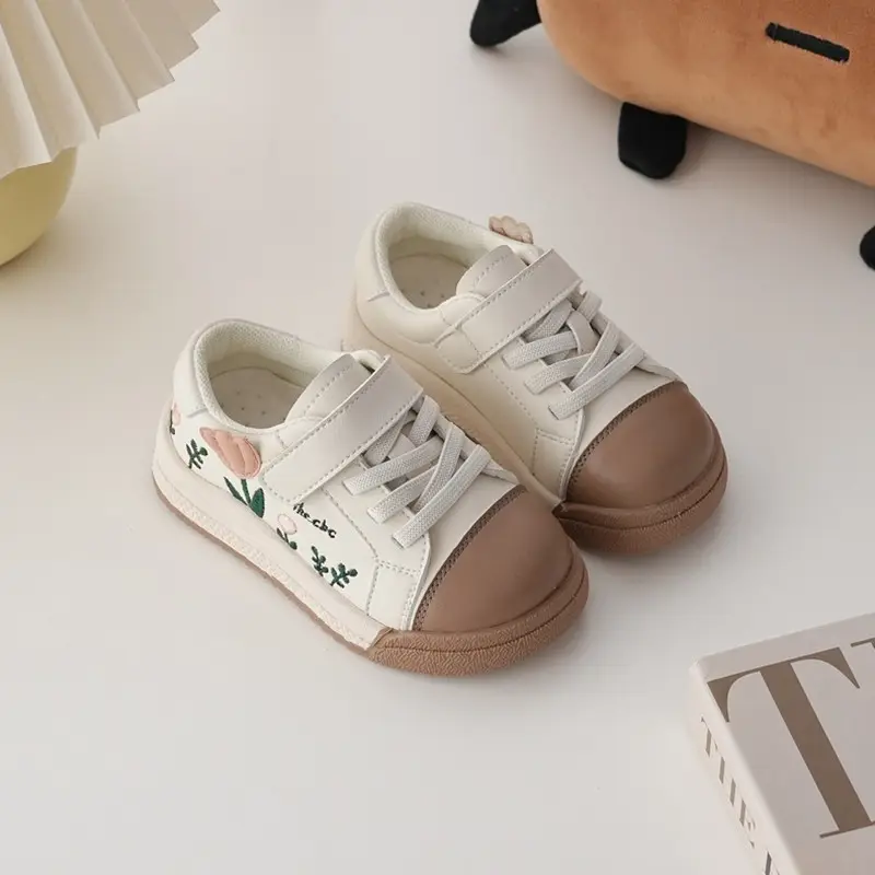 Girls Sneakers Soft Bottom Embroidered Flowers Sweet