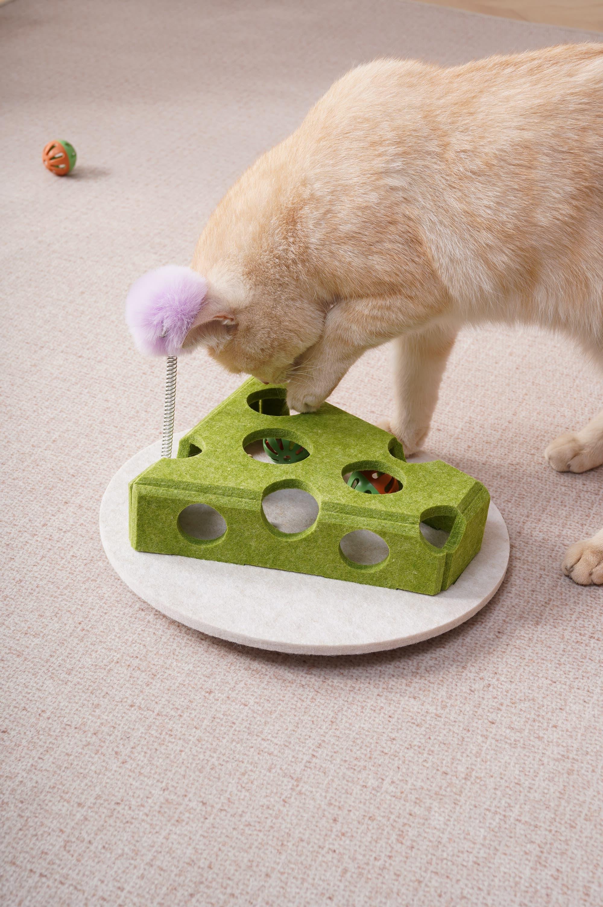 Cat Puzzle Toy With Ball And Spring-loaded Wand Felt Indoor Cat Toy Box Suction Cup Base Treat Puzzle Helps Cats Play Independently And Improves Their Intelligence.