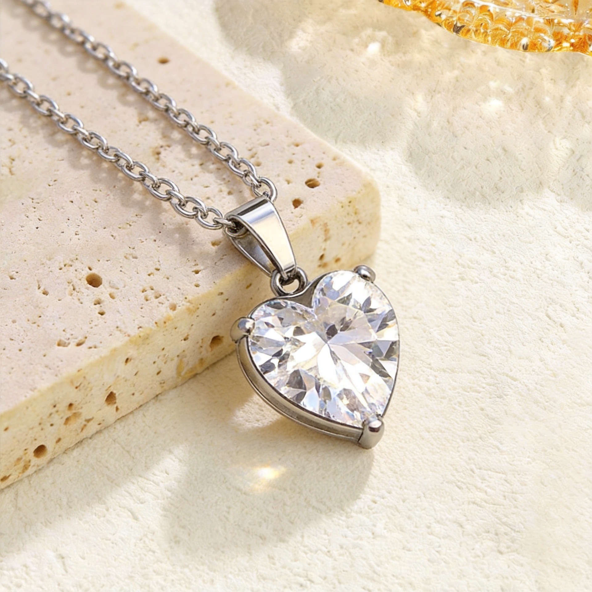 Light Luxury Single Large Heart-shaped Zircon Stainless Steel Pendant Necklace, Three-prong Diamond-encrusted Heart-shaped Pendant Collar Chain For Women