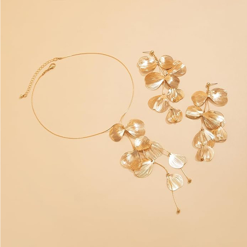 Golden Leaf Choker Necklace – Long Ginkgo Tassel Pendant for Women – Boho Beach