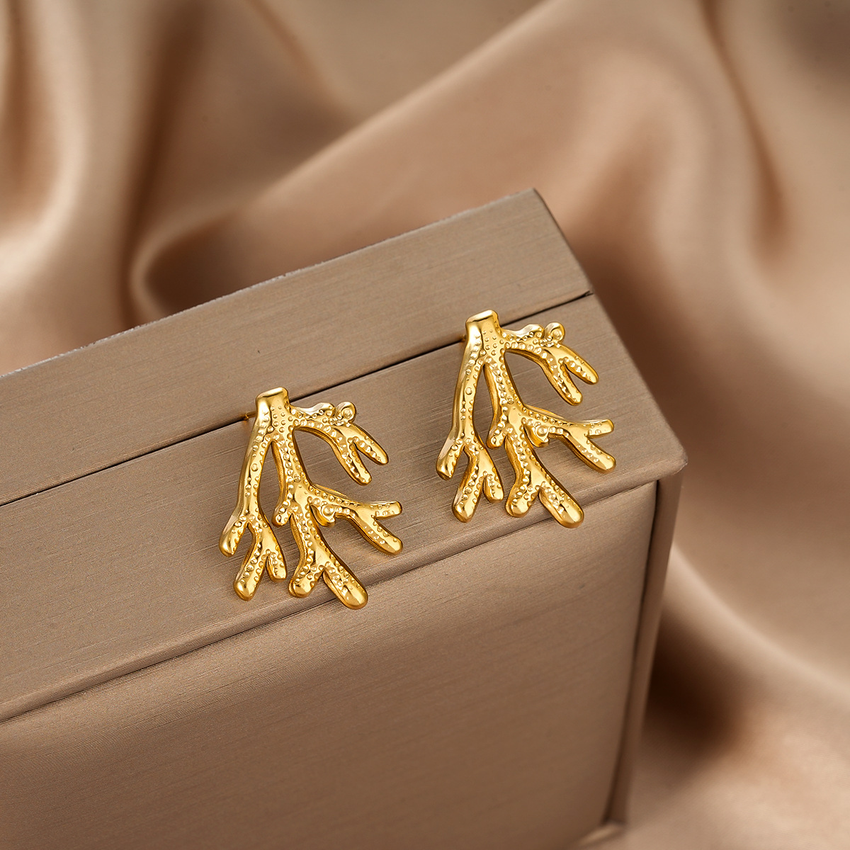 18K Gold Plated Rotating Leaf Petal Titanium Steel Stud Earrings, INS Trend Stainless Steel Elegant All-Match Light Luxury Ear Jewelry