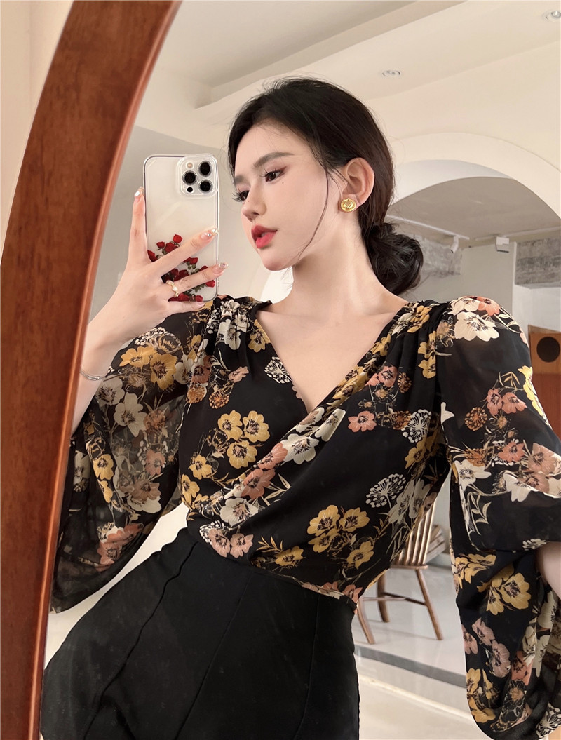 Title 12, V-neck Vintage Printed Slim Fit Slimming Long S...