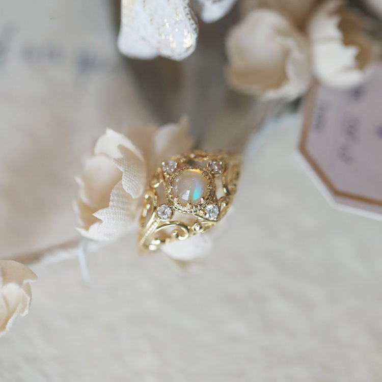 Women's Inlaid Vintage Hollow Flower Ring