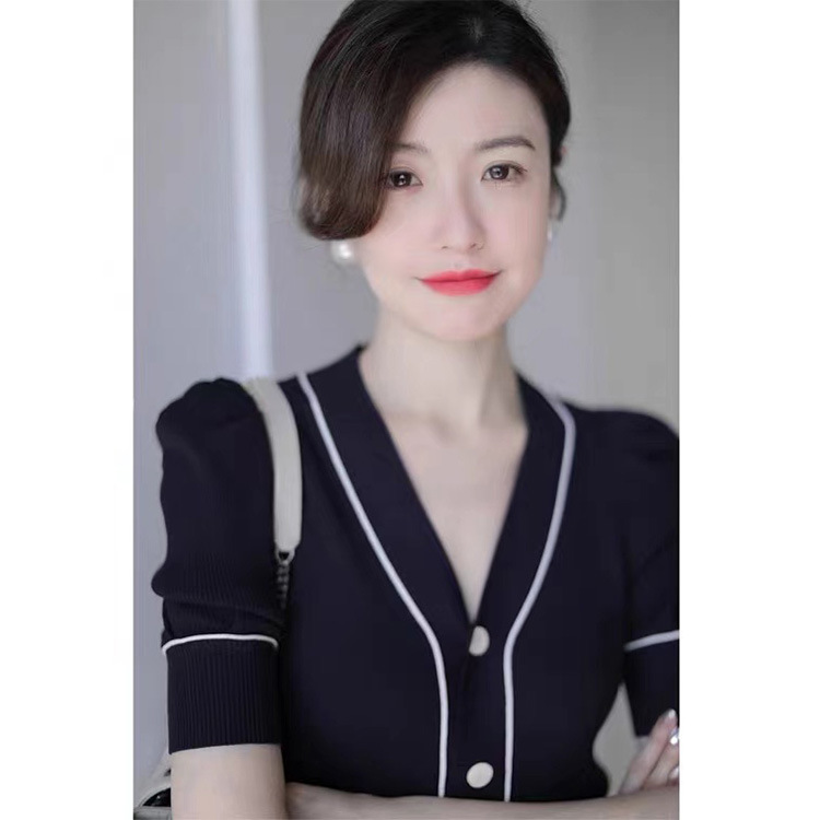 Look Clean And White, Slim Stretch Short-Sleeved Sweater Cardigan