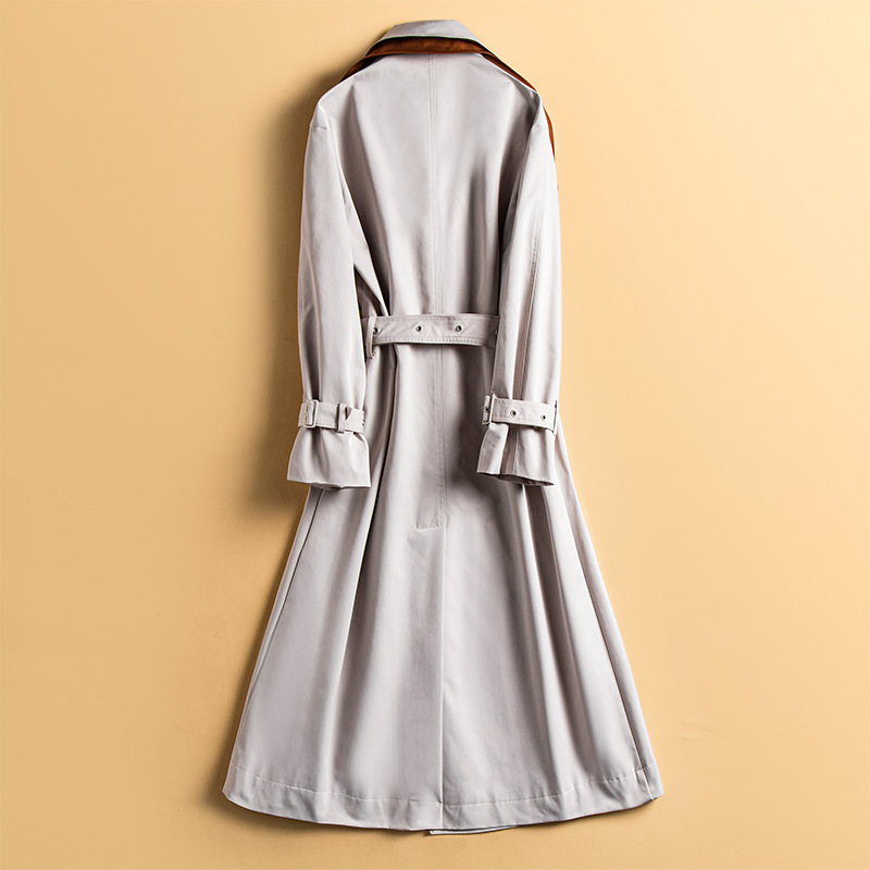 معطف فوق الركبة بطابع بريطاني وألوان متناسقة