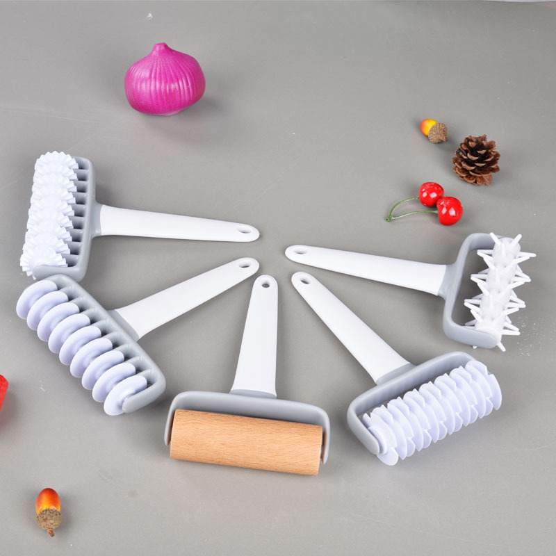 Title 2, PP Rolling Pin with Piercing Needle and Pizza P...