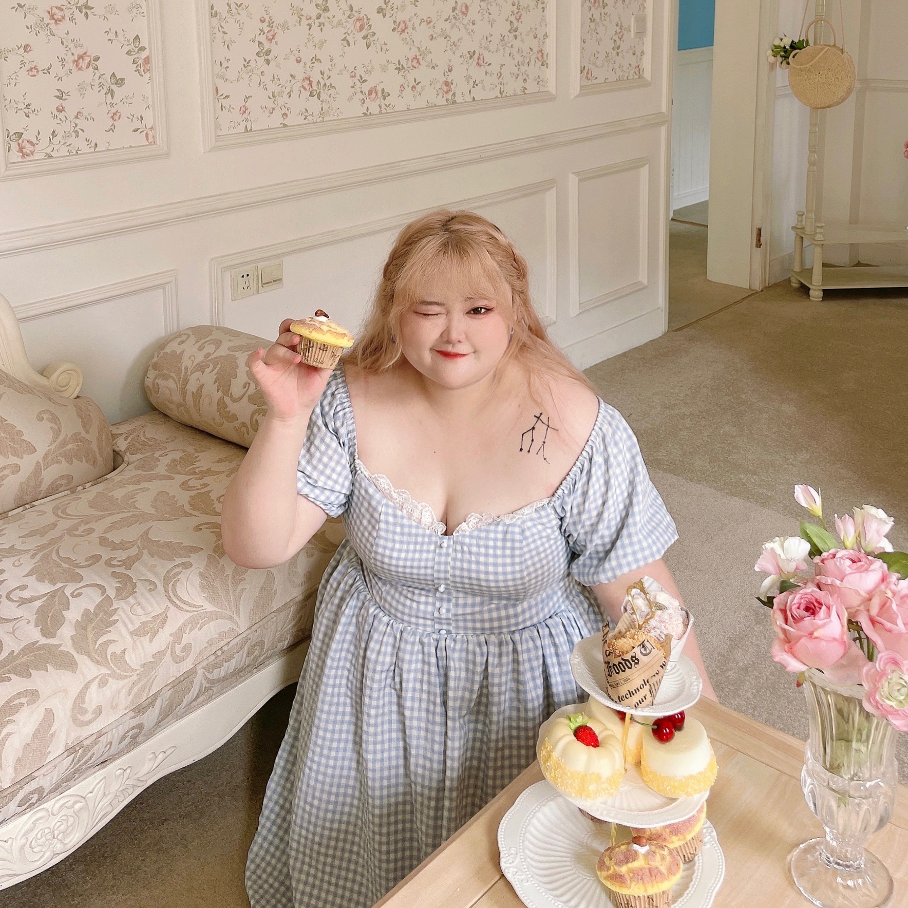 French Sweet Desire Plus Size Fungus Edge Age Reduction Check Dress