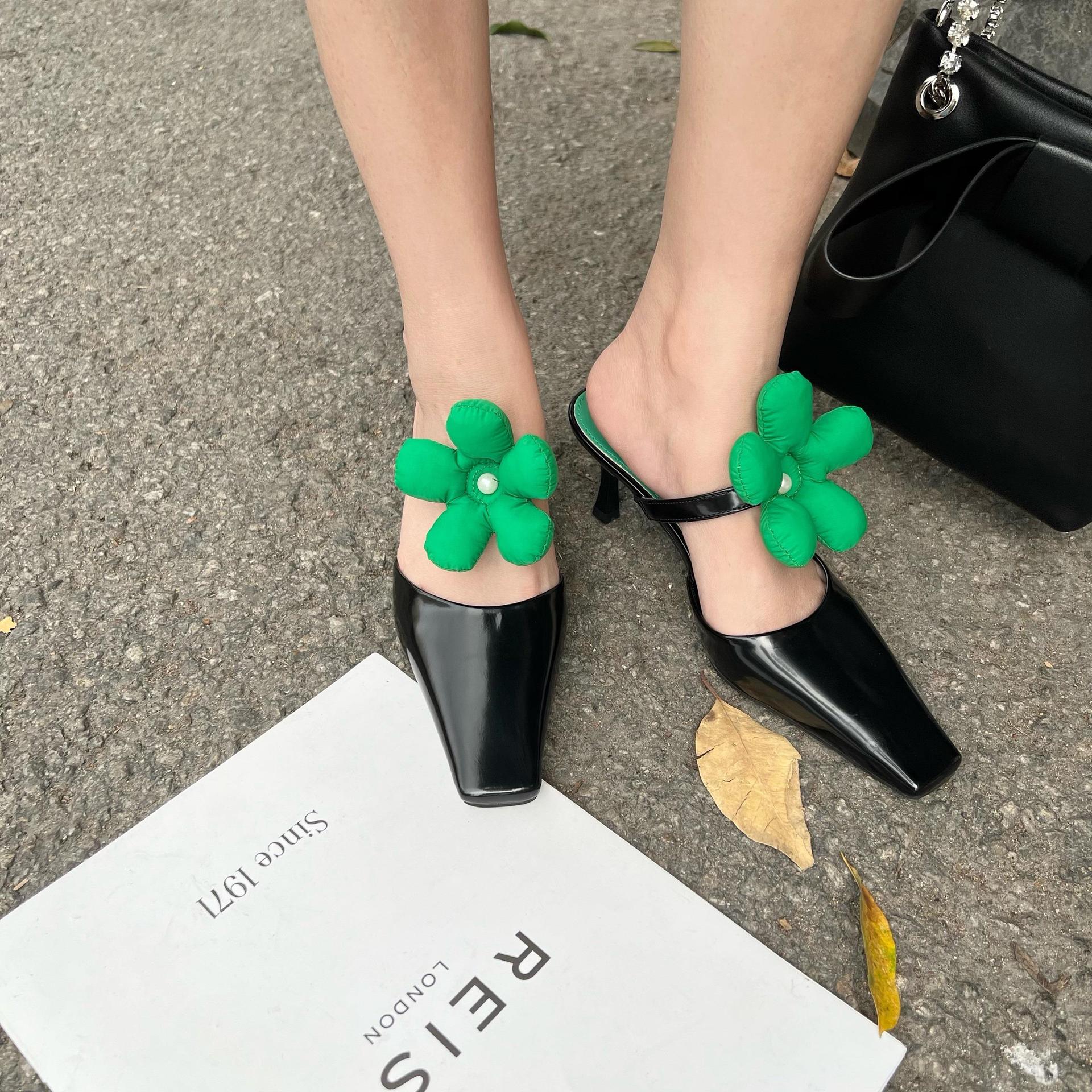 Sponge Flowers A Word Carry Small Beautiful Kitten With Half Drag Slippers