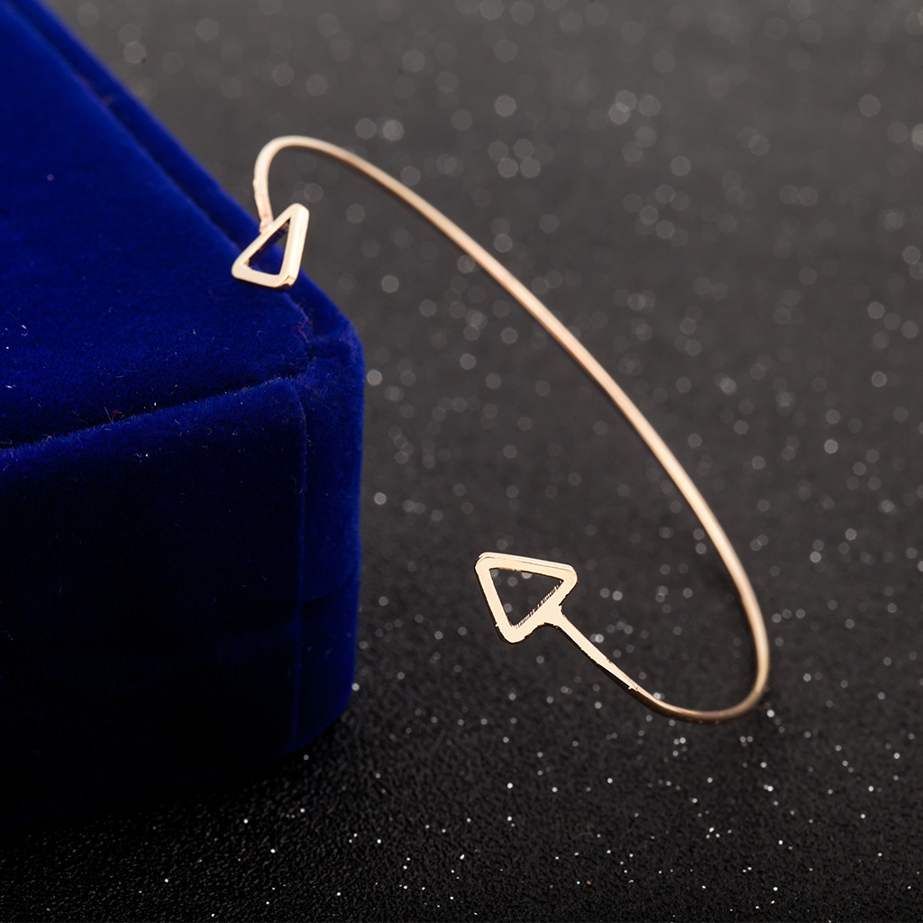 Simple Style Hollow Triangle Geometric Shape Opening