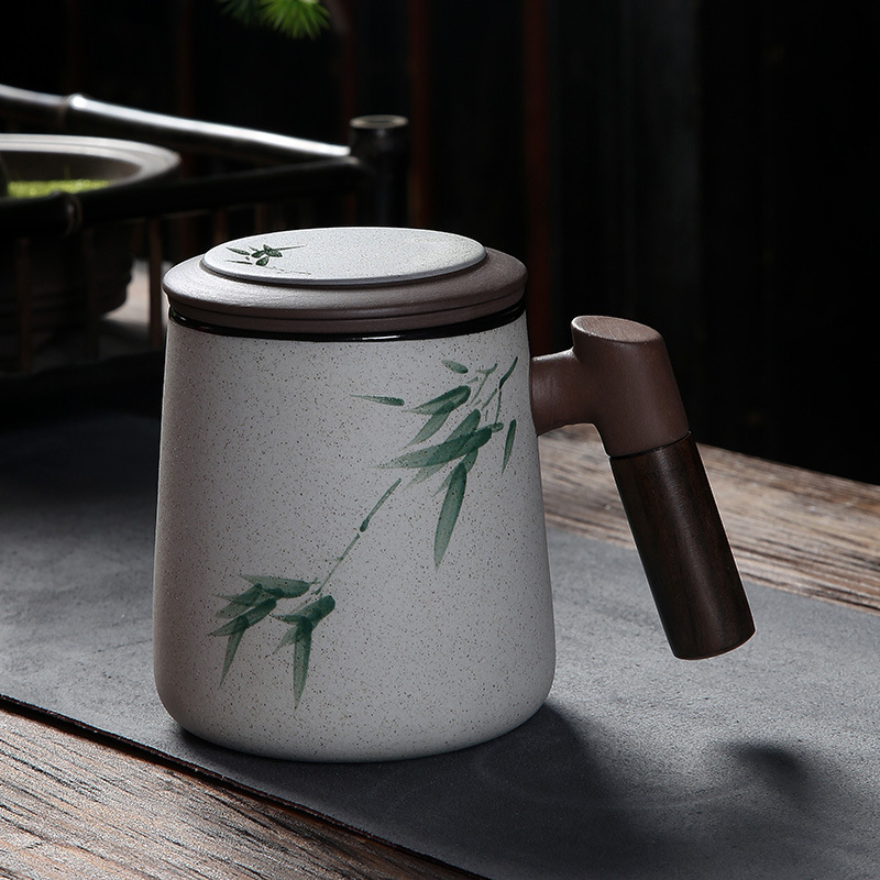 كوب من السيراميك الرملي الأرجواني مزخرف يدويًا مع غطاء