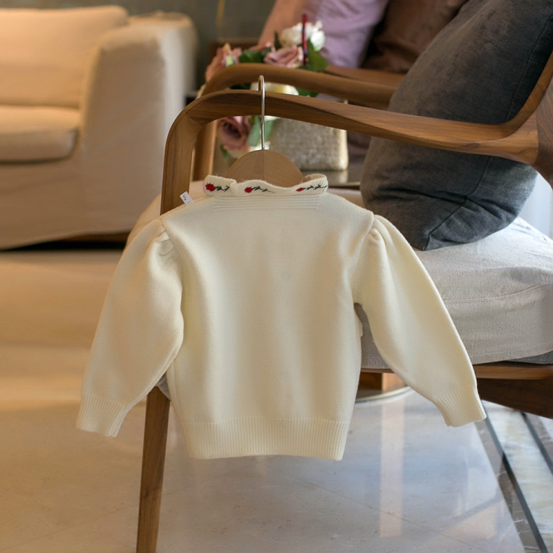 Lace Neck Rose Embroidered Girls Cardigan — foto 2