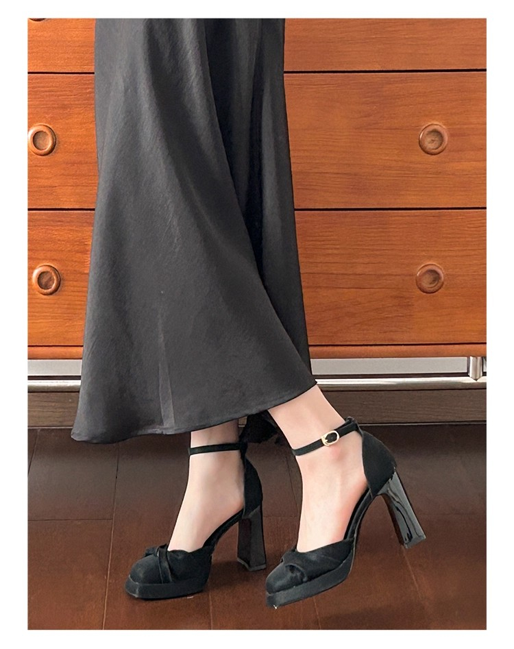 Ruched Square Toe Platform Pumps
