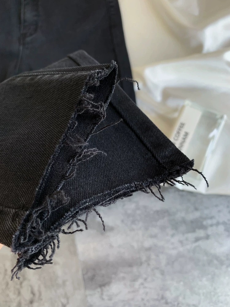 High-waisted Two-button Fur-trimmed Jeans Are Tight And Slim