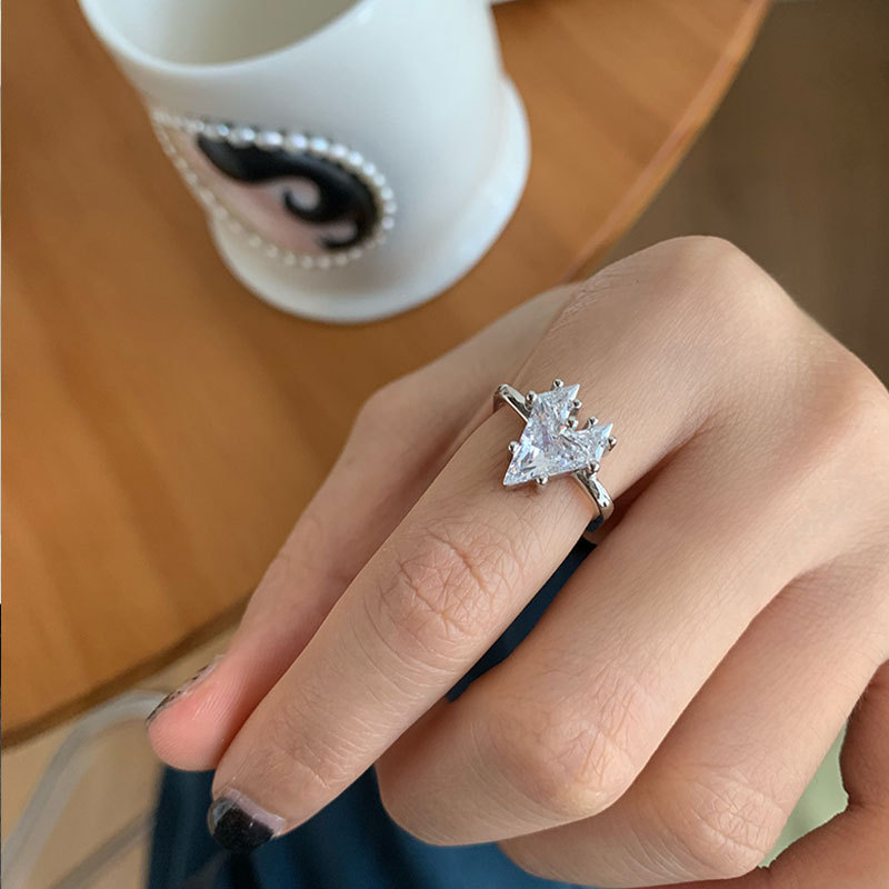 Women's Vintage Fashion Personality Geometric Love Zircon Ring